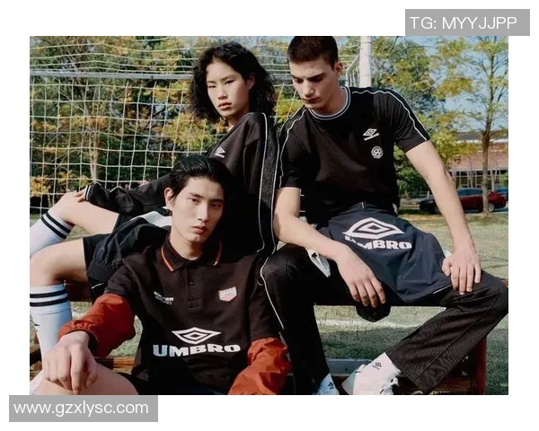 双肩包与足球明星的完美结合探索运动时尚的新潮流与风格